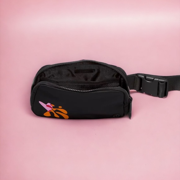 BNWT Sold Out Everywhere Lululemon Pride Belt Bag size l1 - Picture 5 of 10